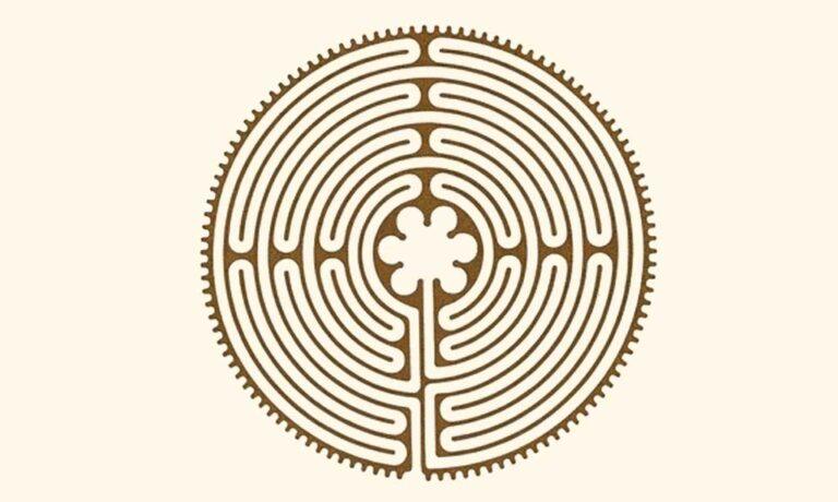 Rund gezeichnetes Labyrinth im Chartres-Stil, braun auf hellem Grund